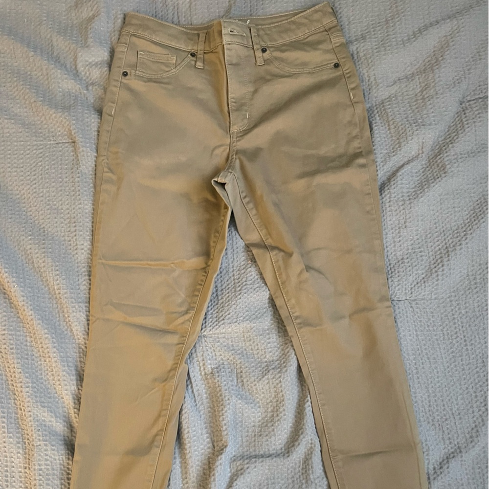 Universal Thread women's Khaki Chinos